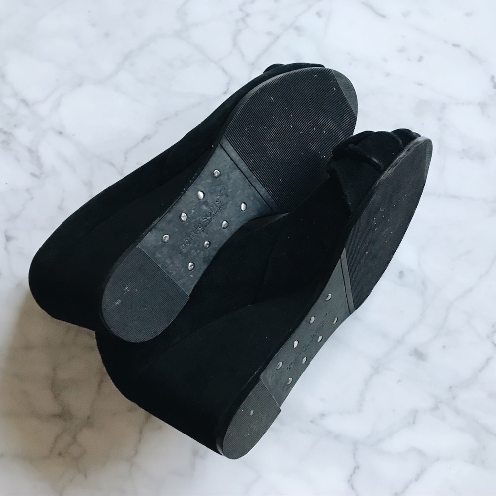 Gentle Souls Black Suede Peep Toe Wedges - 8.5M - Picture 6 of 7